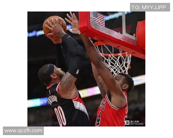 获赠华子球衣！小球迷举牌子：我今天8岁生日 你能给我扣次篮吗